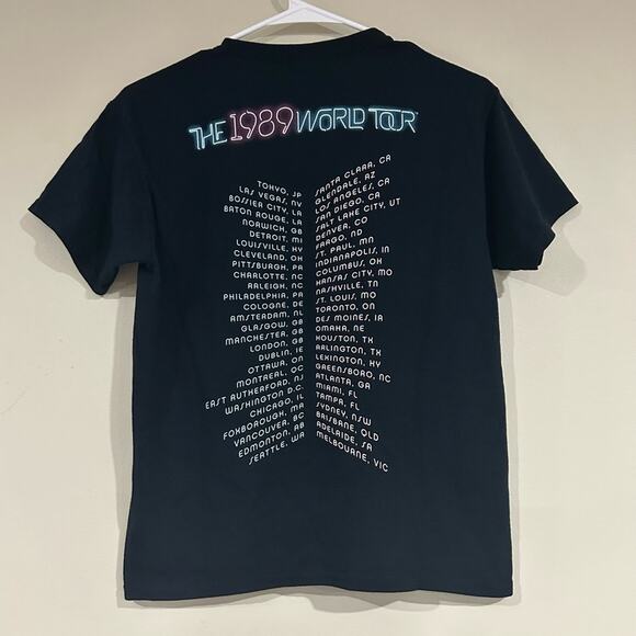 Taylor Swift 1989 World Tour Shirt - Picture 4 of 5